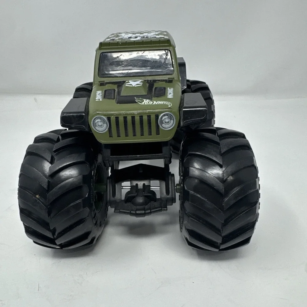 Monster Trucks *HW ARMY GREEN JEEP* TRUCK DIE-CAST 1:24 2018 Hot Wheels‎ Toy!!!
